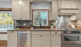 18 Middletown Ave, Atlantic Highlands, NJ 07716