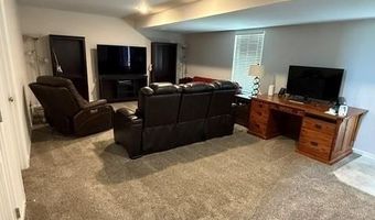 16338 Lois Ln, Basehor, KS 66007