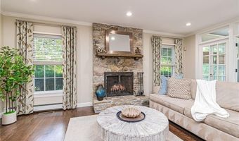 36 Beauchamp Dr, North Kingstown, RI 02874