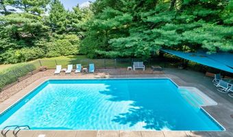16 Iron Gate Ln, Cromwell, CT 06416