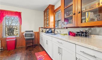 51 Oakland Ave, Cranston, RI 02910