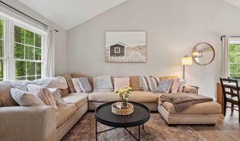361 Long Shores Dr, Barrington, NH 03825