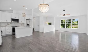 18 Pleasantview Ave, Johnston, RI 02919
