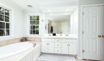 371 Glen Hill Dr, North Kingstown, RI 02874