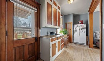 207 N Davis St, Anamosa, IA 52205