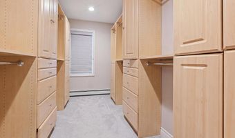 19 Sunset Rd W, Albertson, NY 11507