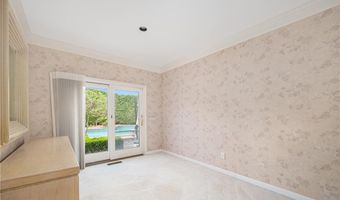 40 Alpine Estates Dr, Cranston, RI 02921
