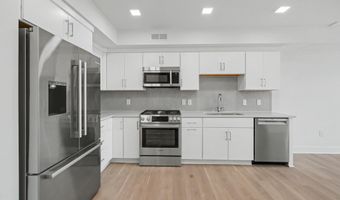 701 N HENRY St 213, Alexandria, VA 22314