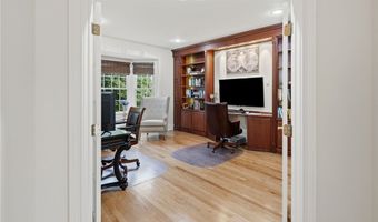10 Lovegreen Ln, East Greenwich, RI 02818