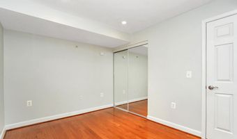 4079 S FOUR MILE RUN Dr 402, Arlington, VA 22204