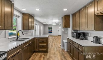 311 N School St, Cascade, ID 83611
