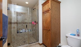 422 Stonegate Ct SW, Altoona, IA 50009
