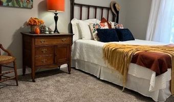 624 J St, Aurora, NE 68818