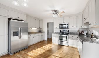9281 Forestdale Dr, Amelia Court House, VA 23002