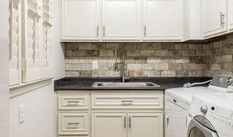 220 Lake Shore Dr, Alma, GA 31510