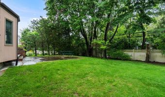 29 Sunset Rd S, Albertson, NY 11507