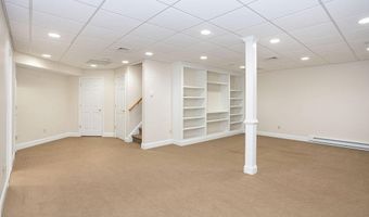 20 Sanctuary Dr, East Greenwich, RI 02818
