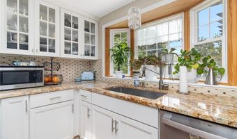 17 Lee St, Cranston, RI 02920
