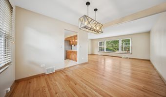 2115 E EUCLID Ave, Arlington Heights, IL 60004