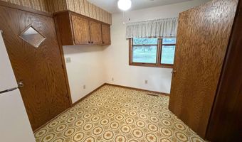 230 E 2nd St, Ashton, IA 51232