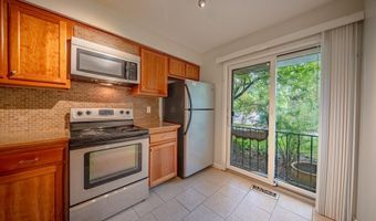 672 Greenhills Dr, Ann Arbor, MI 48105