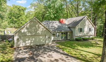 8 Westgate Rd, Cumberland, RI 02864