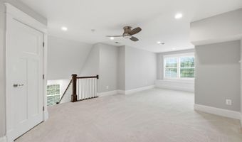 3555 N DICKERSON St, Arlington, VA 22207