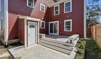 40 Congregational St, Bristol, RI 02809
