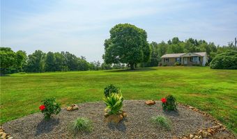 706 Hall Rd, Clay, PA 16001