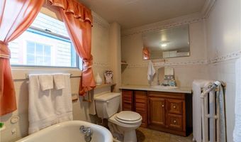 17 Warner St, Newport, RI 02840