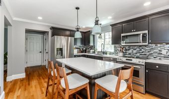 50 Searle Ave, Cranston, RI 02920