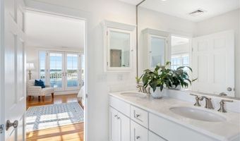 591 Ocean Ave, Newport, RI 02840