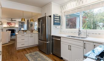 28 Ridgefield Pl, Asheville, NC 28803