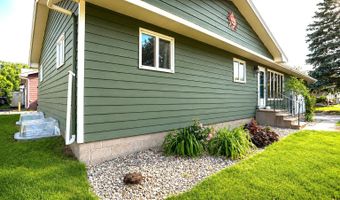 816 12th Ave, Aberdeen, SD 57401