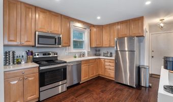 3 Oaks Ct, Albany, NY 12203