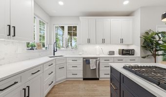705 N ASHTON St, Alexandria, VA 22312