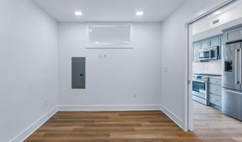 701 N HENRY St 204, Alexandria, VA 22314