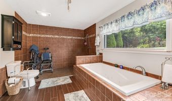 95 Pensacola Ave, Arden, NC 28704