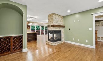 3903 IVYDALE Dr, Annandale, VA 22003