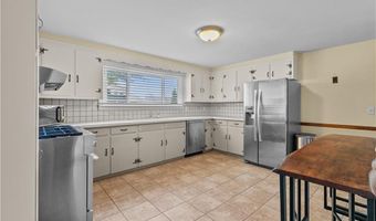 61 Richmond St, Bristol, RI 02809