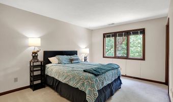 9015 Admirals Pointe Dr, Indianapolis, IN 46236
