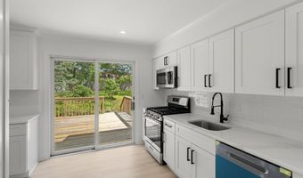 13 Grouse Dr, Bayville, NJ 08721