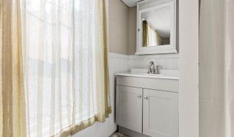 176 Court St, Bangor, ME 04401