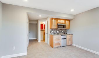 1619 10TH St S, Arlington, VA 22204