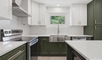3633 Rosehaven Dr, Charlotte, NC 28205