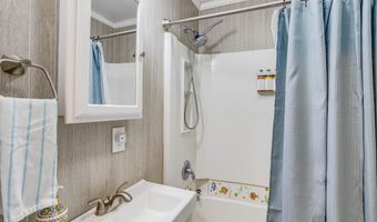 201 Hickory Point Dr, Aurora, NC 27806