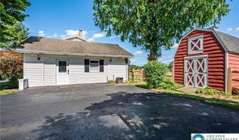 3146 Club Dr, Allentown, PA 18103
