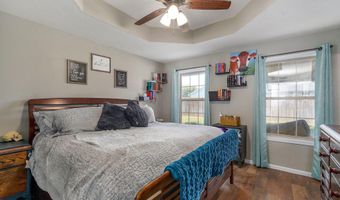 1813 Edgewood Dr, Aurora, MO 65605