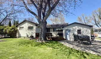 111 Church Dr, Aberdeen, SD 57401