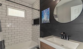 911 Lloyd Ave, Aurora, OH 44202